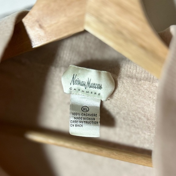 Neiman Marcus Kid’s/Toddler 100% Cashmere Cream Cardigan, Cowled Collar - Picture 6 of 8